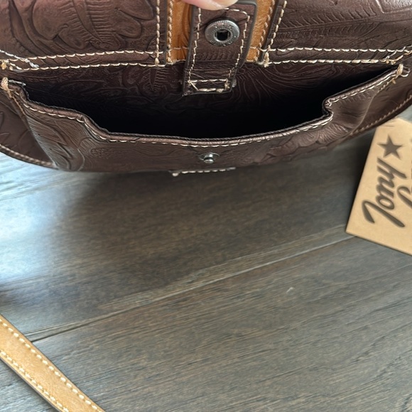 Tony Lama Saddle Bag/Crossbody,Bronze Floral Tooled,snap close,cell phone pocket - Picture 12 of 14